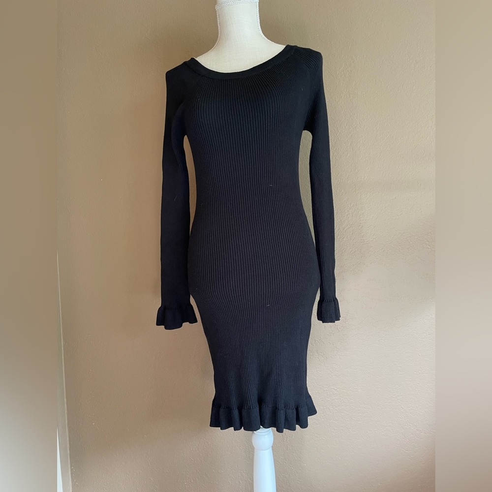 Cute black ribbed, long sleeve dress.
